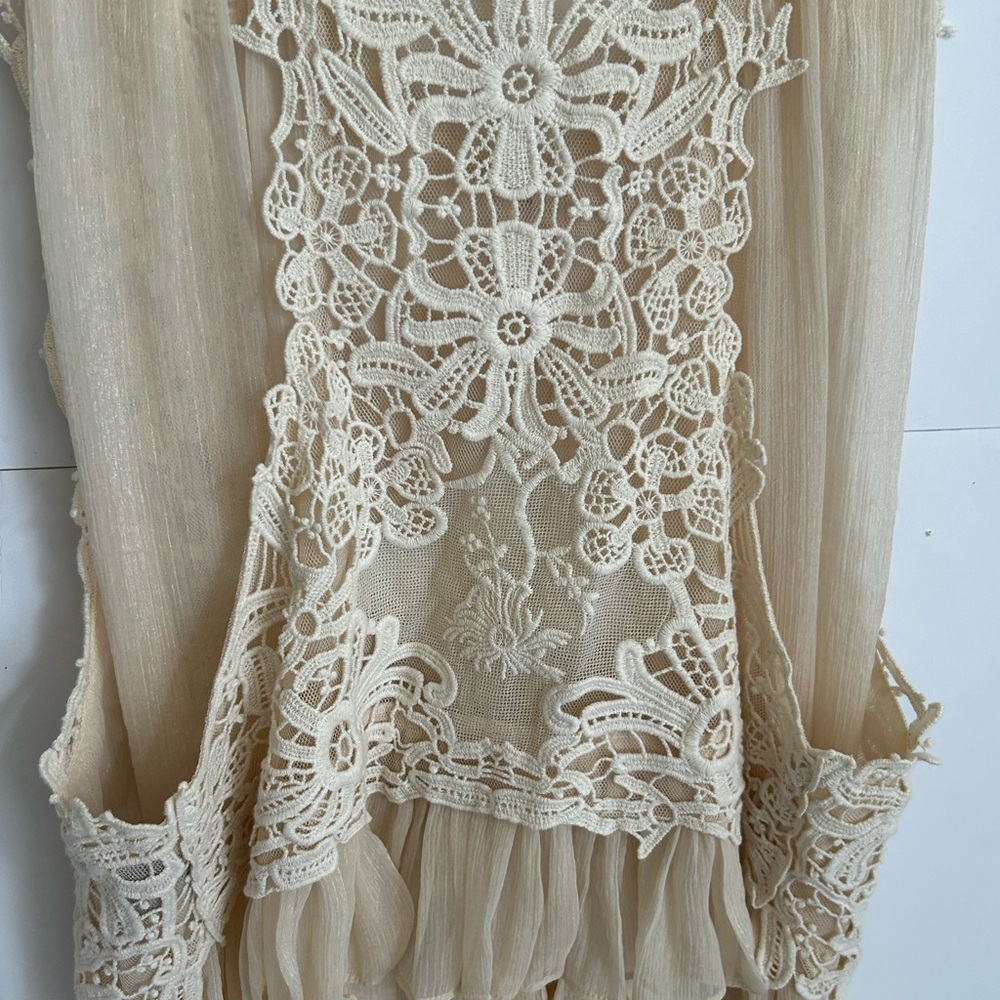Nice lace vest by Ryu size M 
Vest has inner lining on front with a tie - Picture 8 of 14